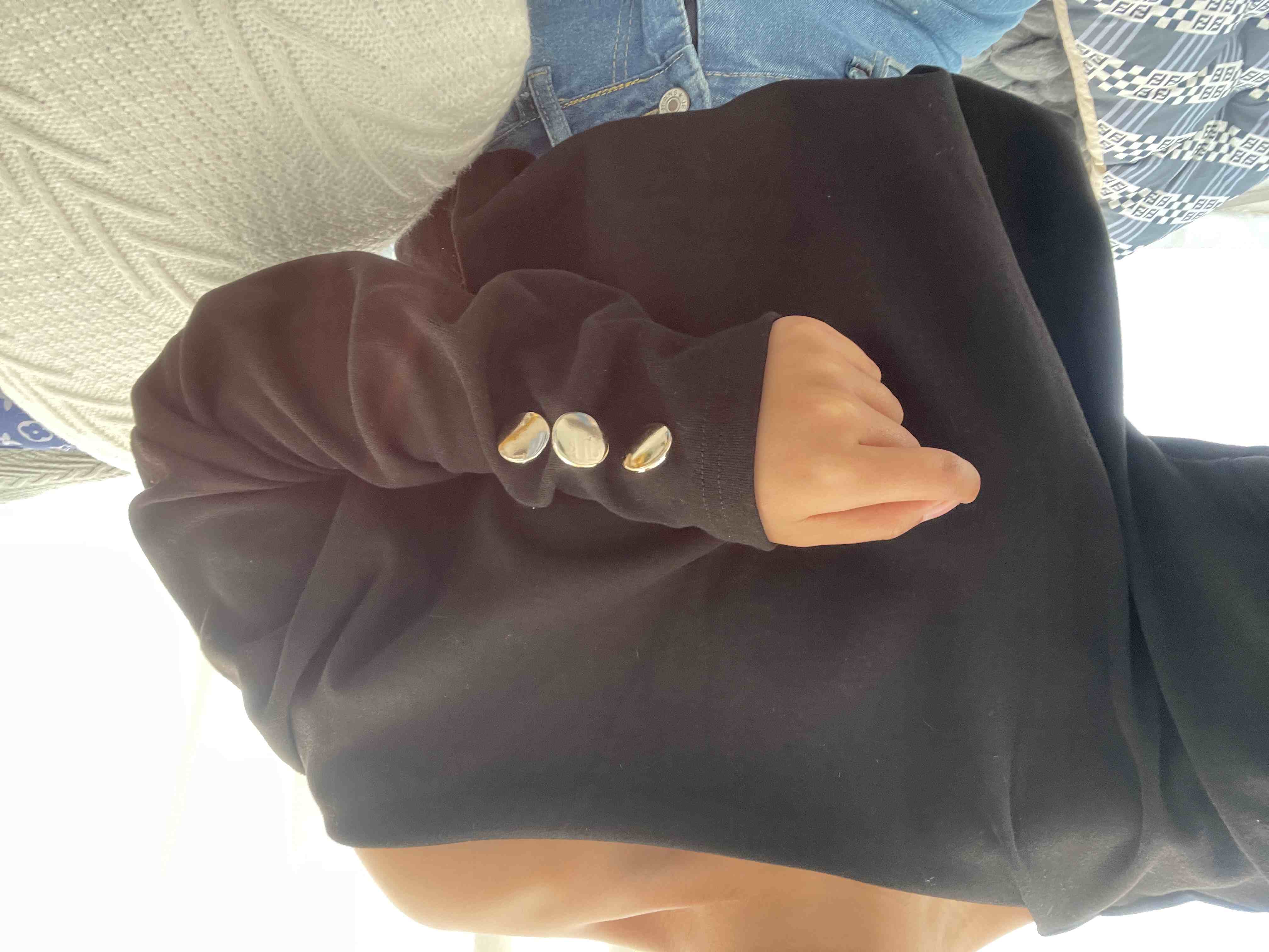 Haut en tricot ?� manches longues et boutons