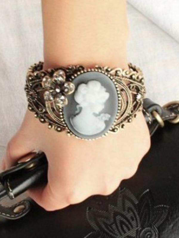 Neue Casual Retro Elegant Aushöhlen Persönlichkeit Armband Schmuck Zubehör