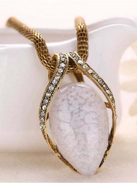 Naisten uusi vesipisaran muotoinen valkoinen ketju Retro Bohemian National Wind Riipus kaulakoru