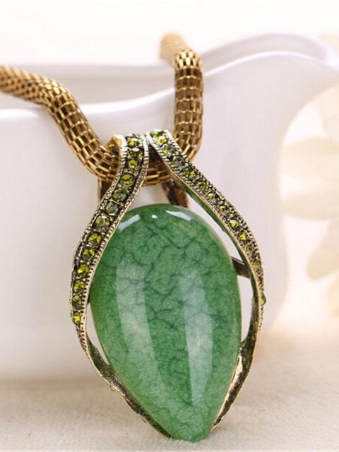 Women&#39;s NewW ater Drop Shape Green Chain Retro Bohemian National Wind Pendant Necklace