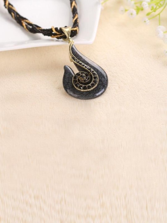 Natural  snails shape Bohemian Necklace Pendant Women Statement Ethnic  Clavicle Necklaces Jewelry