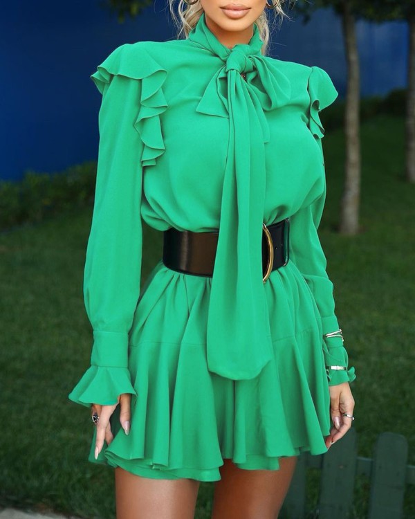 Solmittava kaula Rypytys Trim Pitkähihainen Rento mekko