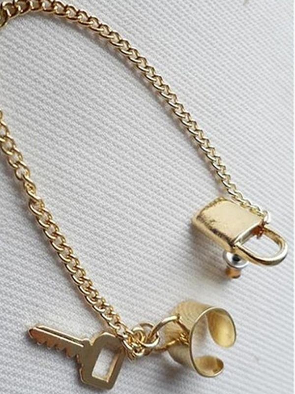 Mode féminine Nouvelle Personnalité Punk Gothique Clé et Verrouillage Conception Oreille Clip Oreille Boucles D&#39;oreilles