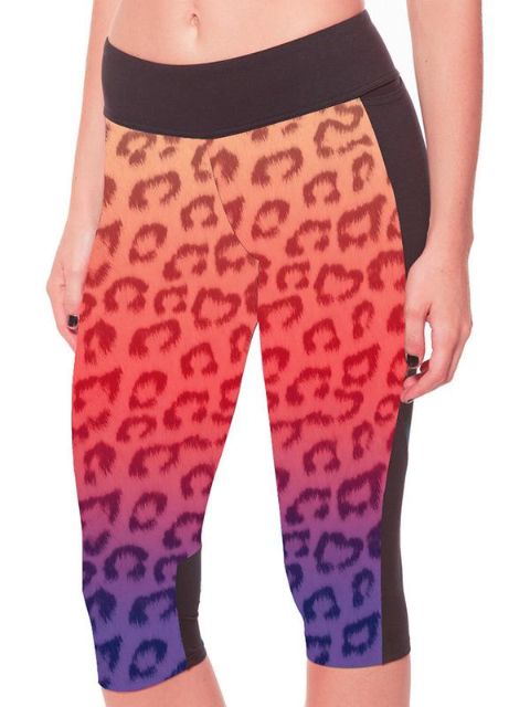Naisten uudet polyesterikuidut joustava digitaalinen painatus värikäs asteittainen leopardi nostaa lonkat 3/4-legginsit joogaharjoitteluun