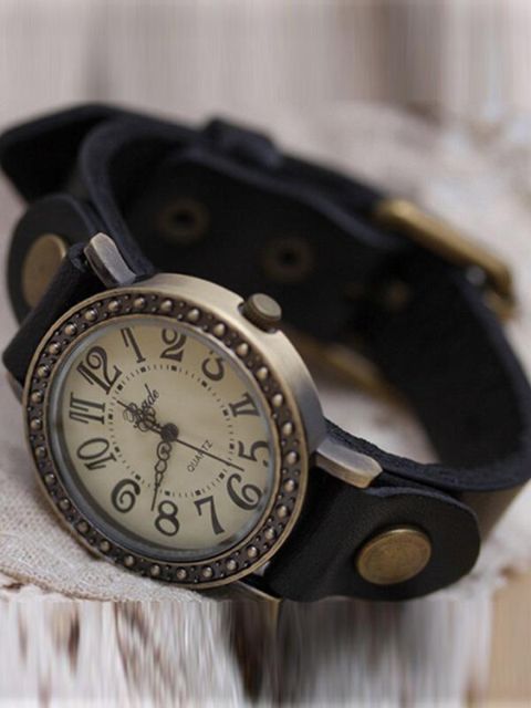 Nouvelle montre en cuir rétro de mode montre à quartz grande montre de chiffres pour les femmes et les hommes