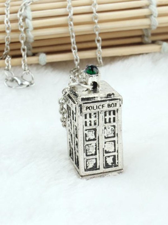 New Fashion Retro Police Box Pattern Chain Pendant Necklace Jewelry Accessories