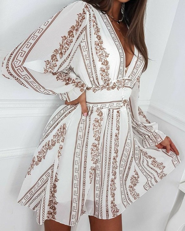 Blommig tryckt V-ringad knappdetalj Flounce-ärmklänning