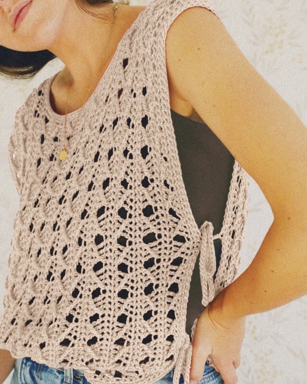 Round Neck Sleeveless Hollow-out Crochet Sweater