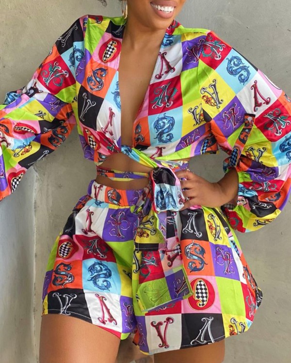 Letter Print Lantern Sleeve Bundt detalje Top & shorts sæt