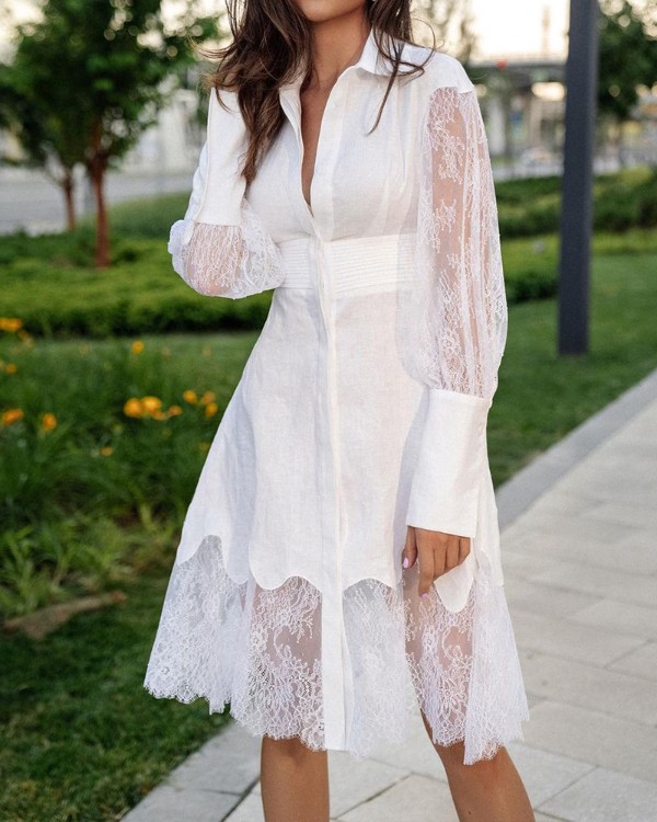 Vestido camisa de cintura fina contrastante com botão de renda na frente