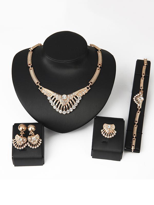 4 kpl Muotikorut Asusteet Kullatut Vintage Retro Morsiamen Hää Korut Kaulakoru Korvakoru Rannekoru Sormus Setti Lahjat