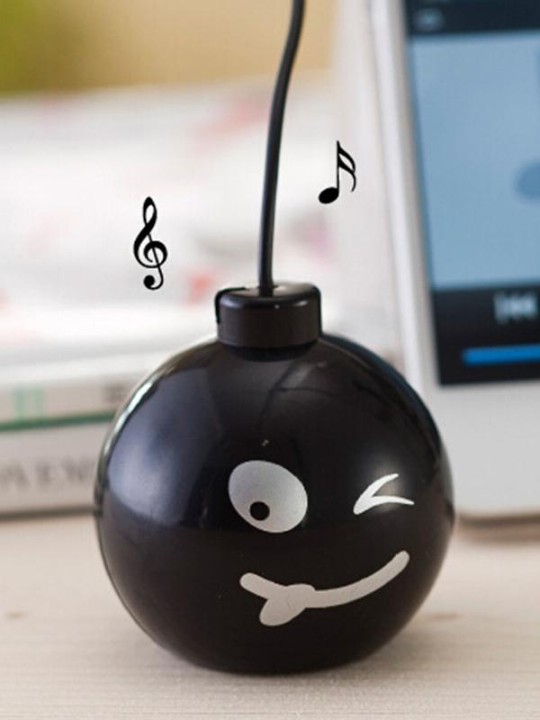 Julklapp Mini Wired Bomb Högtalare MP3 mobiltelefon med inbyggd mikrofon Handsfree Bärbar Mp3 Mini Subwoofer