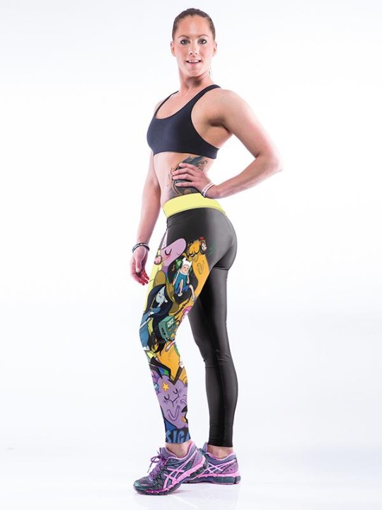 Impresión digital de la caída de las mujeres Pantalones cortos deportivos de las polainas de los deportes delgados negros Pantalones elásticos de los deportes apretados