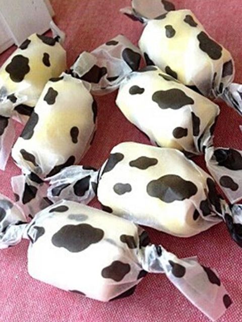 Envoltura de caramelo de calidad alimentaria Envoltura hecha a mano Regalo de boda de cumpleaños de la Navidad 50 Piezas de papel de regalo presente Papel de embalaje 21.8 * 25cm Patrón de vaca