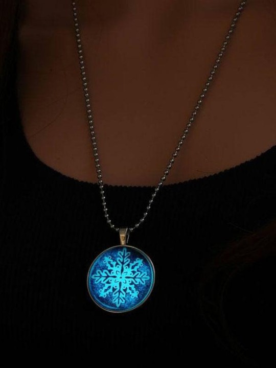 Moda Vintage Rodada Padrão De Vidro Colar de Pingente de luz da Noite Brilho Na Jóia Escura Presentes Agradáveis