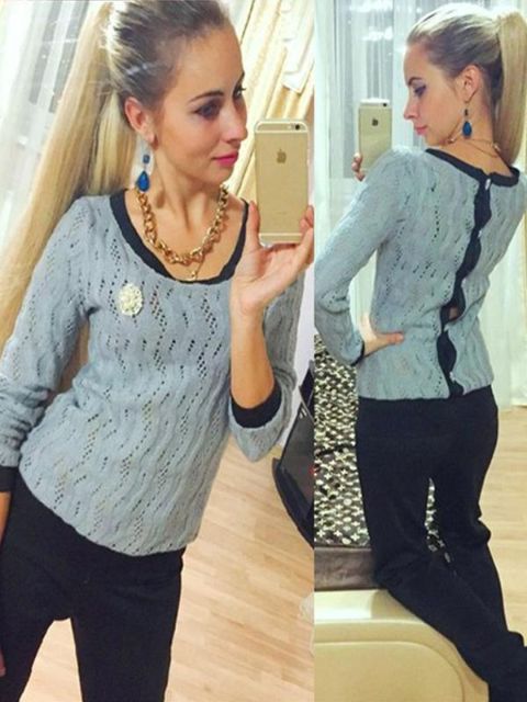 Los botones traseros de las mujeres ahuecan los suéteres del jersey caliente de punto de manga larga