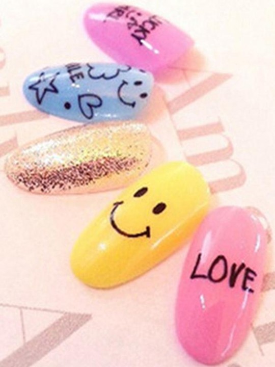 Kvinders vandmærke, sorte bogstaver, smil, gør-det-selv-klistermærker, neglekunst-dekaler, negle, wraps, negleværktøj, manicure