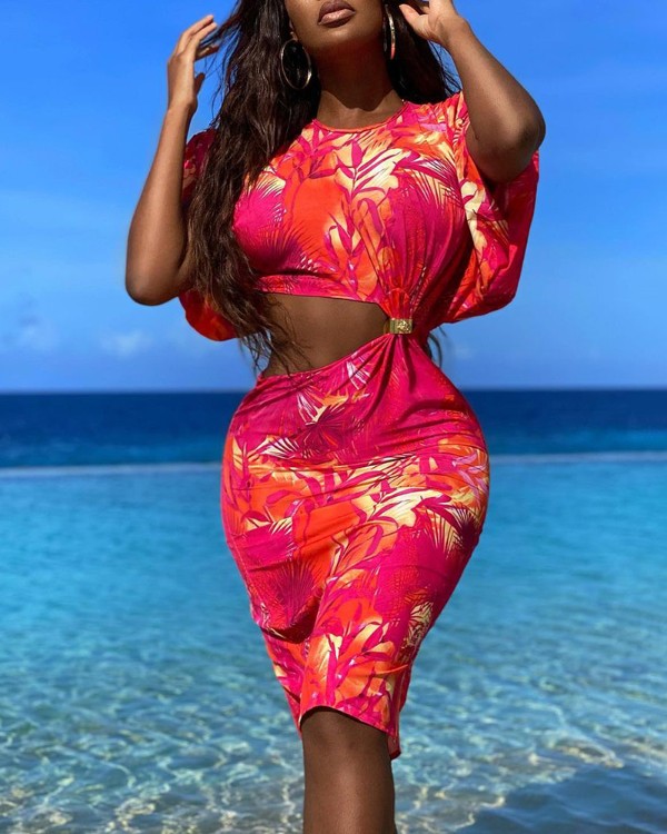 Kleid mit Ausschnitt und gerafftem Metalldekor mit tropischem Print