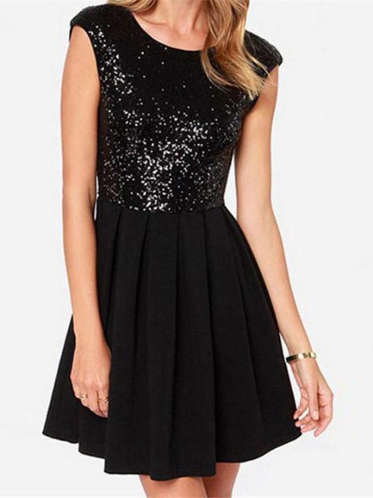 Kvinnors söta svarta ärmlösa sequined plisserade rygglösa skaterklänning
