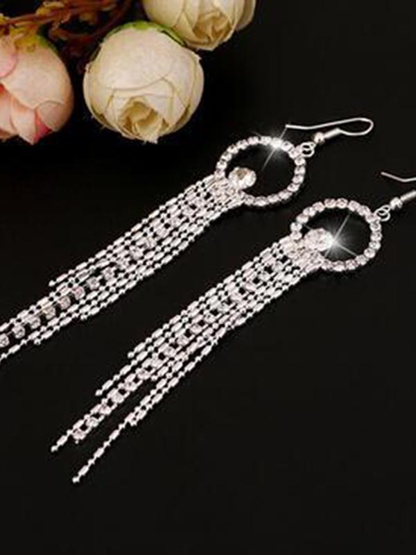 Las mujeres forman pendientes elegantes del diamante artificial pendientes en forma de borla para la fiesta