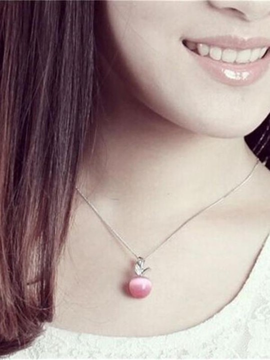 Mode Kvinnor Vitguldpläterade Rhinestone Crystal Moonstone Apple Halsband Blanka Hängsmycken Gåva