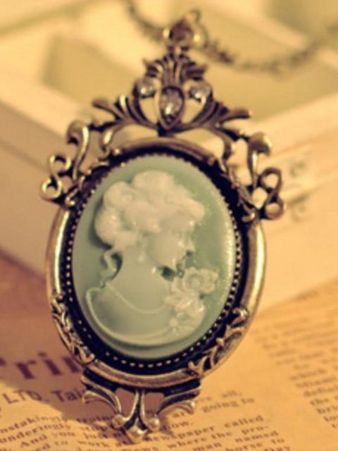 Mode retro och elegant vintage Queens Head snidade diamant långkedjade halsband &amp; hänge