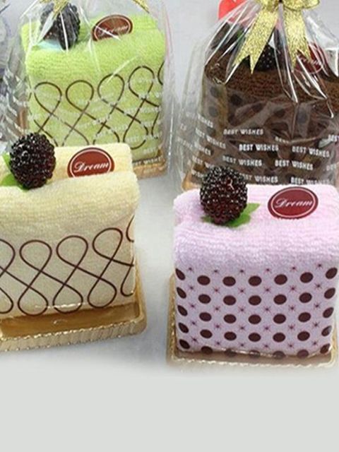 Luova paahtoleivakakku-pyyhejuhla-sisustus Pienet hääkutsulahjat