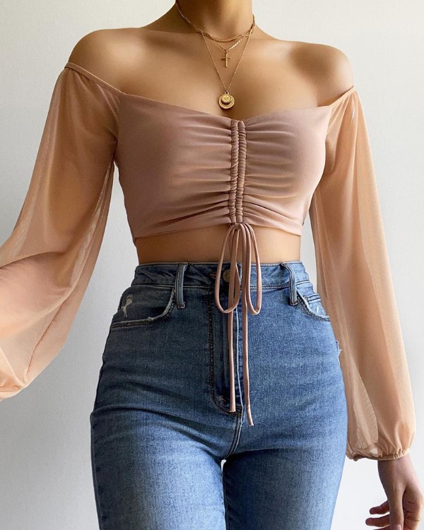 Haut court froncé à manches lanternes et à cordon de serrage à épaules dénudées