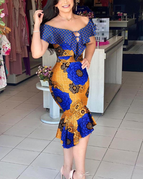 Vestido de fiesta asimétrico con recorte de volantes y estampado floral