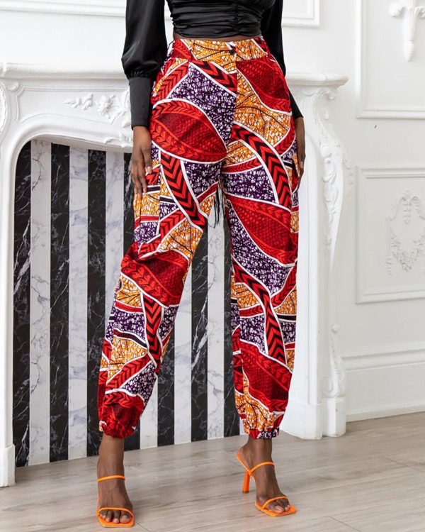 Hose mit geknöpftem Taschendesign und grafischem Print