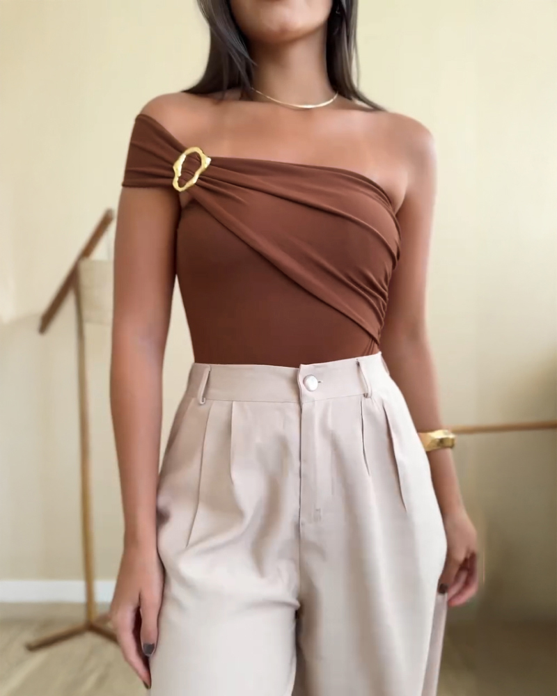 Solid One Shoulder with Heart Shape Decor Slim-fit Bodysuit