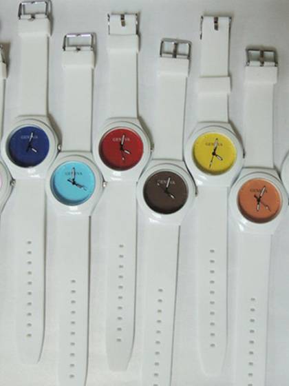 Men's Women's Fashion Geneva Silicone Band Analog Quartz Wrist Watch