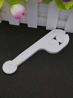 1x Home DIY Tool Fondant Cake Sugar Craft Fondant Modelling Embosser Cutter 3 Wheel