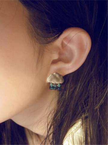 1 Pair Korea Vogue Cool Clouds Raindrop Beads Club Lady Stud Earrings 2 Color