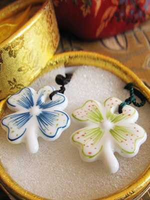 New Fashion China Jingdezhen Creative Fresh Clover Necklace Lover Jewelry Accessories