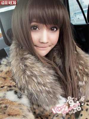 Female Short  Pear Head Slightly Curled Wig Hair Neat Bangs