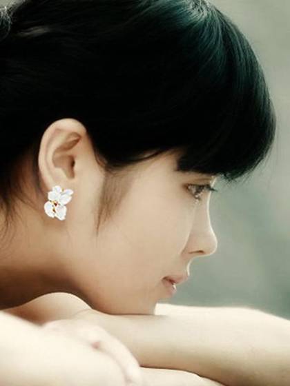 Women's Fashion New Elegant Diamond Gardenia Floral  Ear Stud Earrings