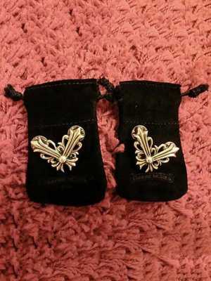 New Fashion Creative "V" Shape Metal Hats Bags Clothes Accessories Brooch