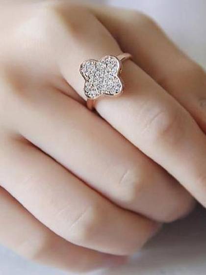 New Gold Elegant Clover Shape Diamond Rings