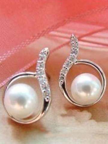 Arc Water Droplets Imitation Diamond Earrings Elegant pearl (White)