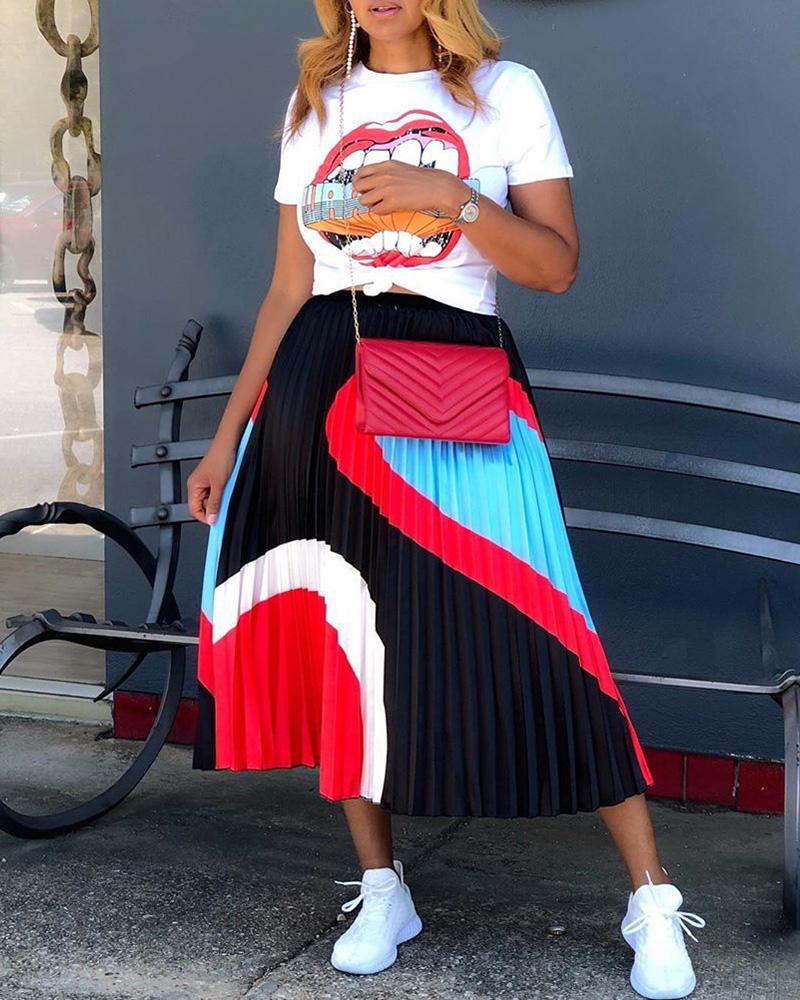 

Lip Print Casual T-shirt & Pleated Skirt Set, Black