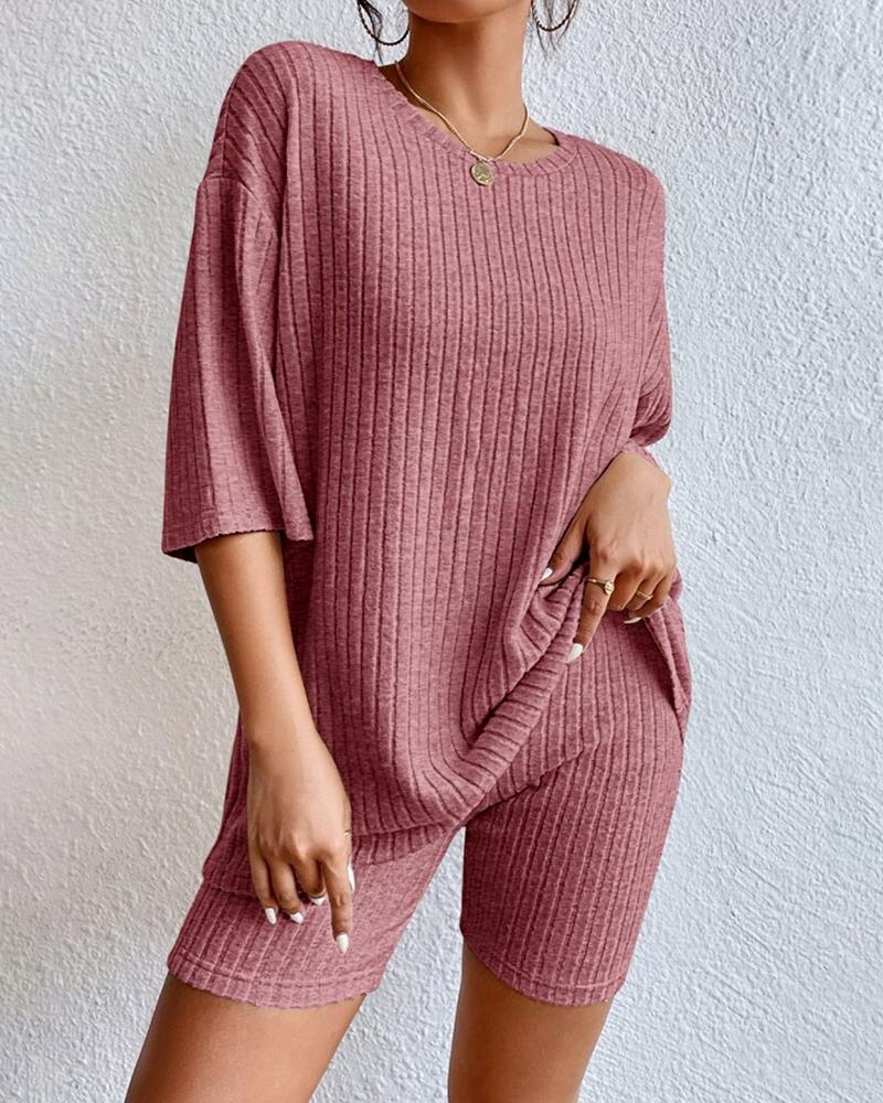 

Round Neck Three Quarter Sleeve Pajamas Set, Red