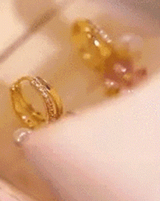 

1Pair Pearl Pattern Clover Shaped Hoop Earrings, Pink