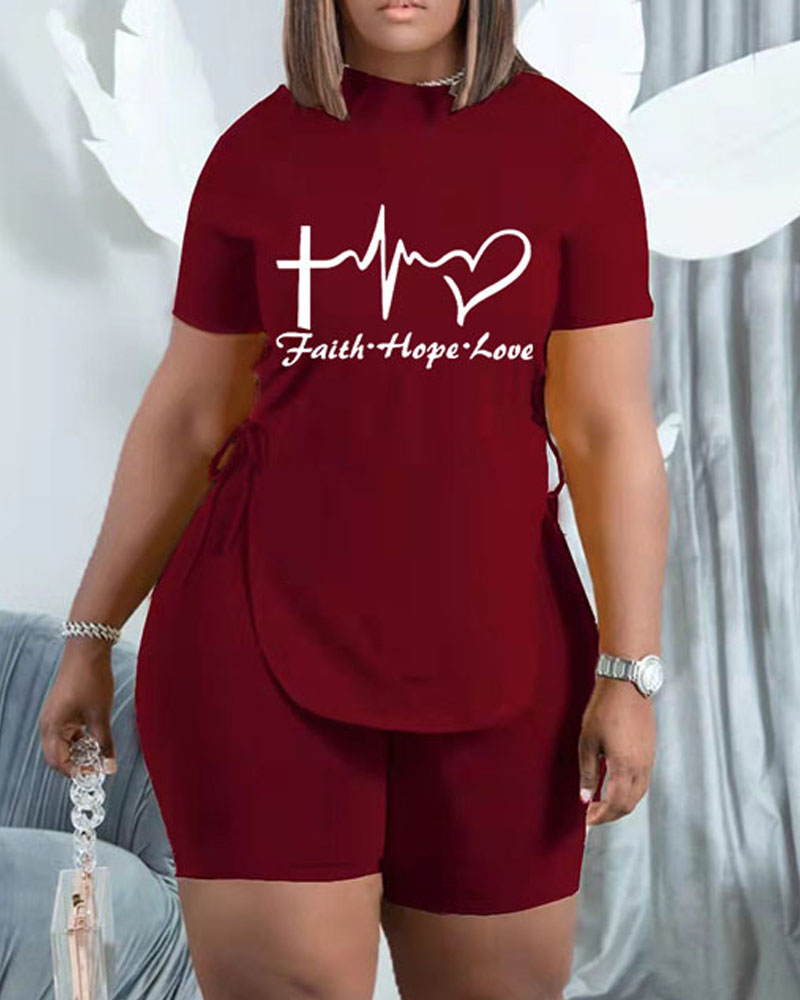 

Plus Size Letter Heart Print Eyelet Lace-up Top & Shorts Set, Wine red
