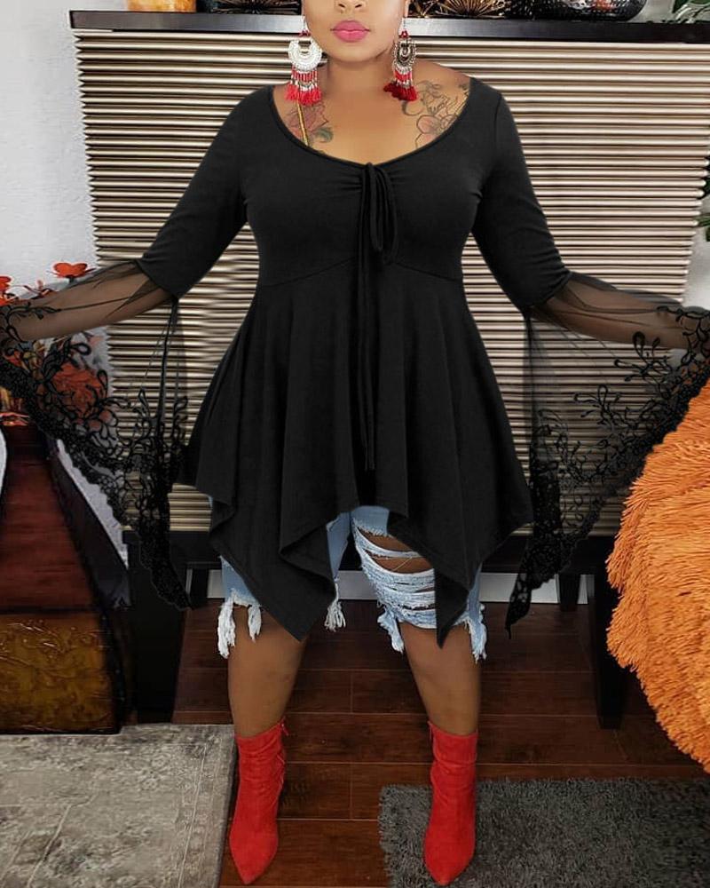 

Plus Size Contrast Lace Bell Sleeve Asymmetrical Hem Top, Black