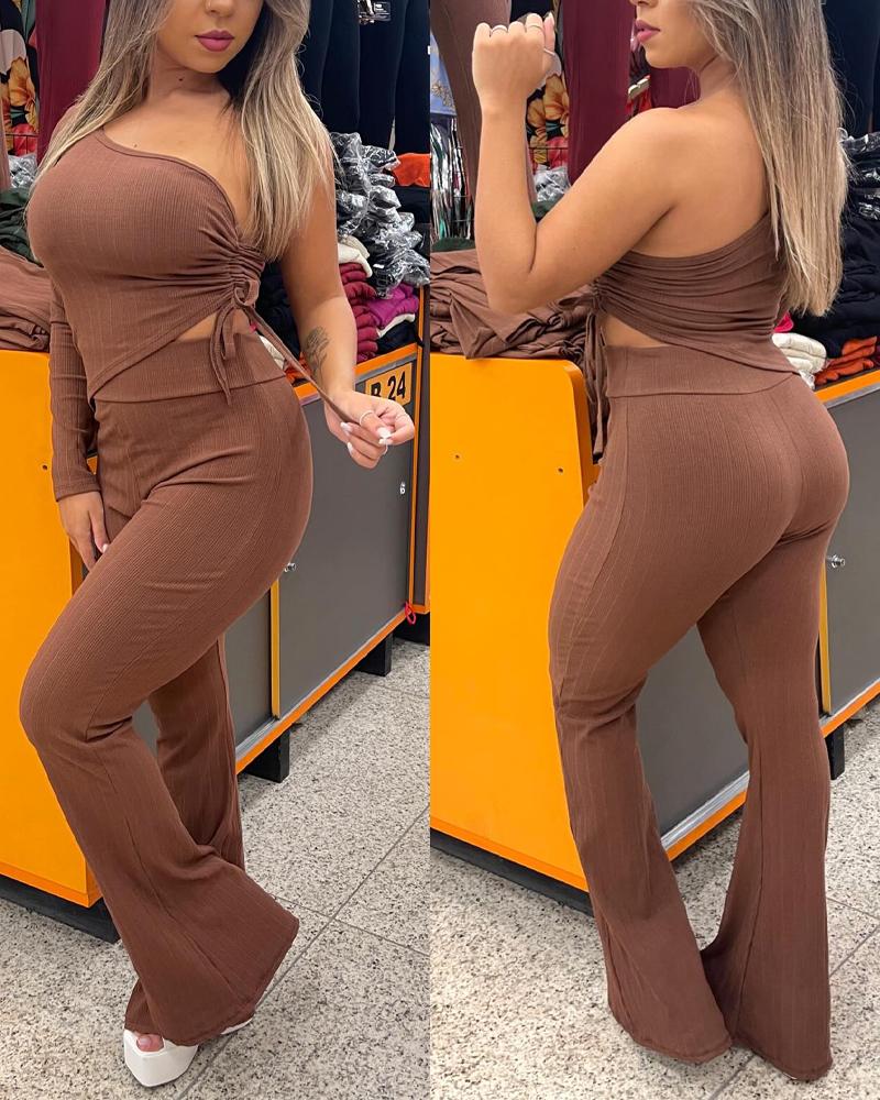 

Conjunto de pantalón acampanado y top con dobladillo asimétrico con cordón en un hombro, Brown