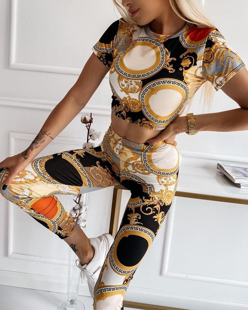 

Scarf Baroque Print Crop Top & Pants Set, Multicolor