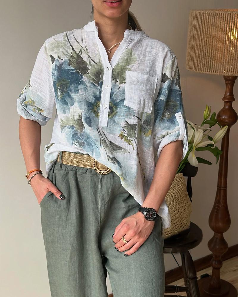 

Blusa informal con cuello en V y bolsillo, con mangas enrollables y textura con estampado floral de tinta, White