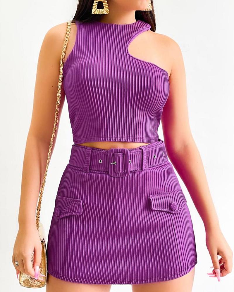 

Conjunto de saia com detalhe de aba e top assimétrico texturizado sem mangas, Purple