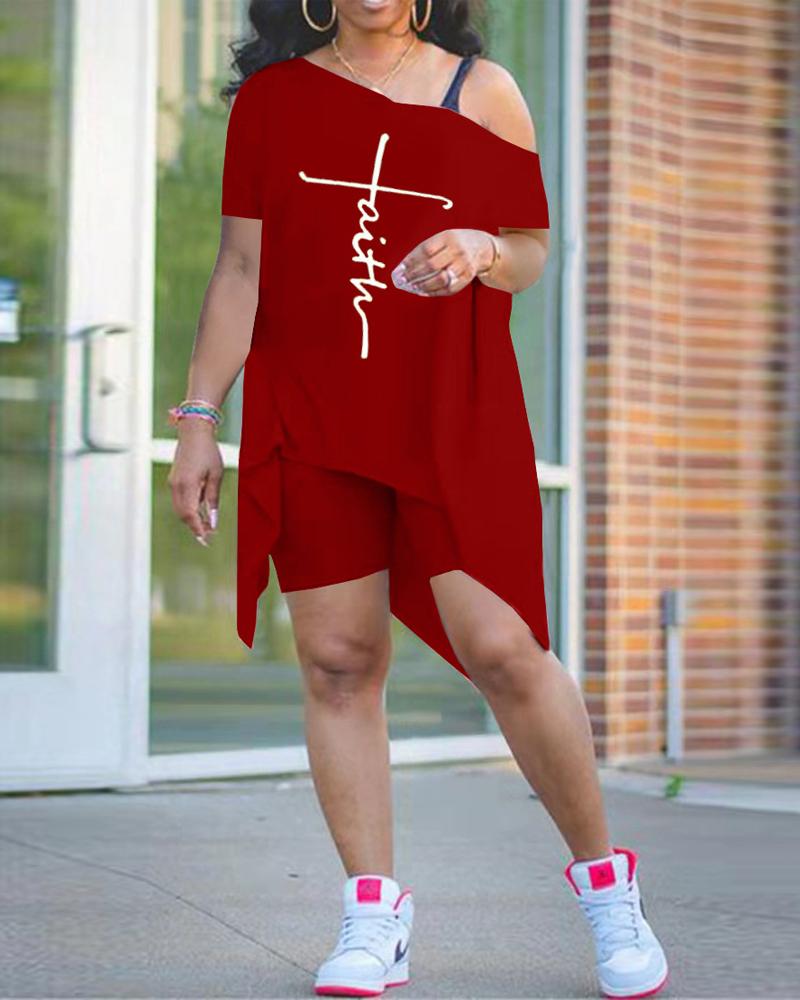 

Letter Print Split Hem Asymmetrical Top & Shorts Set, Wine red